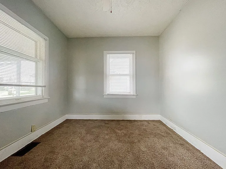 1317 W Memorial Dr — Photo 5