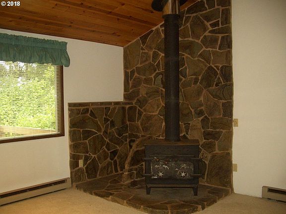 5th image of 3740 Evergreen Ave