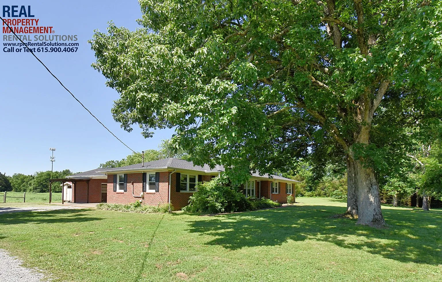 All Brick 3bd 2ba home with attached garage on a large lot! — Photo 2