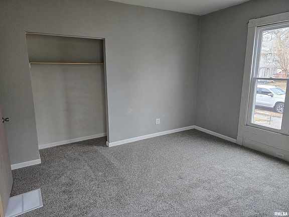 4th image of 817 E 14th St