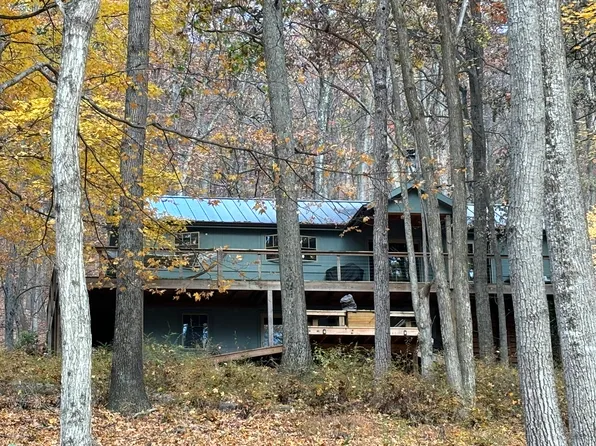 1068 Settlers Valley Way, Lost City, WV 26810