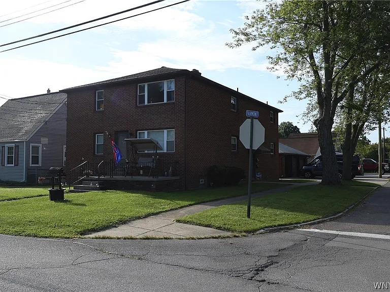105 Fernald Ave — Photo 1