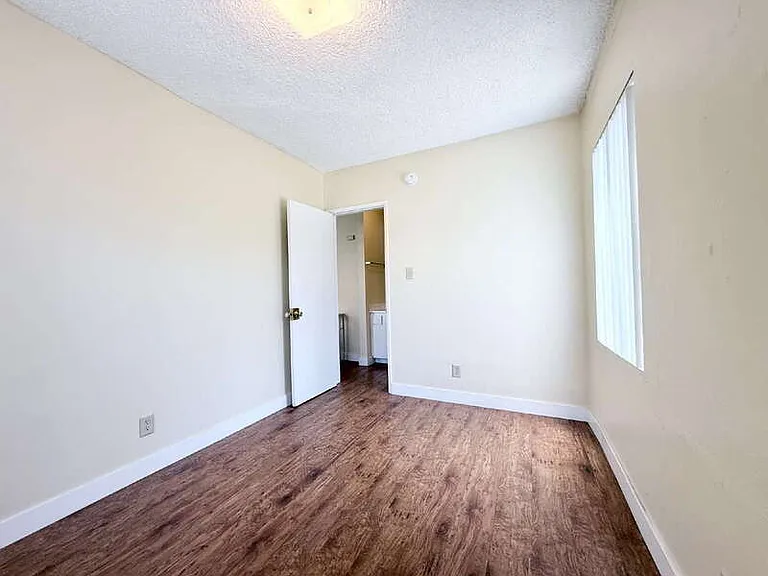 1497 W 29th St #1 — Photo 17