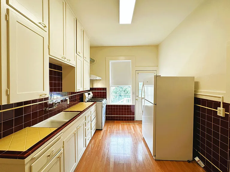 524 Western Ave — Photo 9