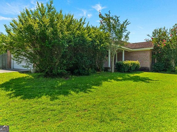 4th image of 219 Oxford Cir