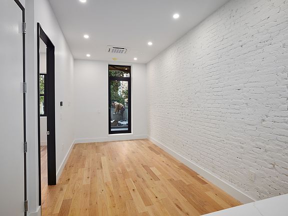 5th image of 211 E 31st St #4