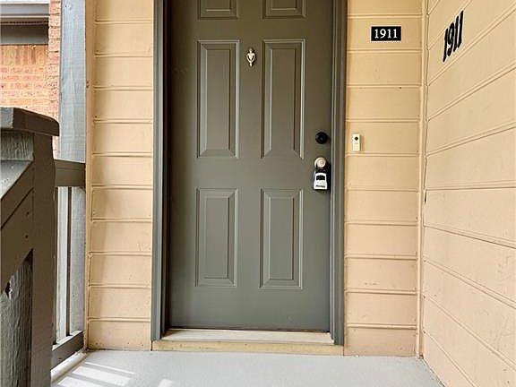 2nd image of 1911 Barrow Way
