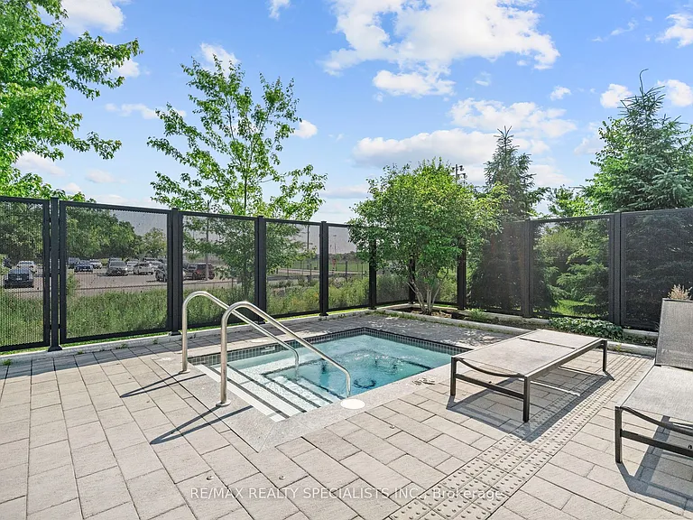 1050 Main St E #718 — Photo 37