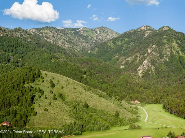 3 Elk Run, Etna, WY 83118