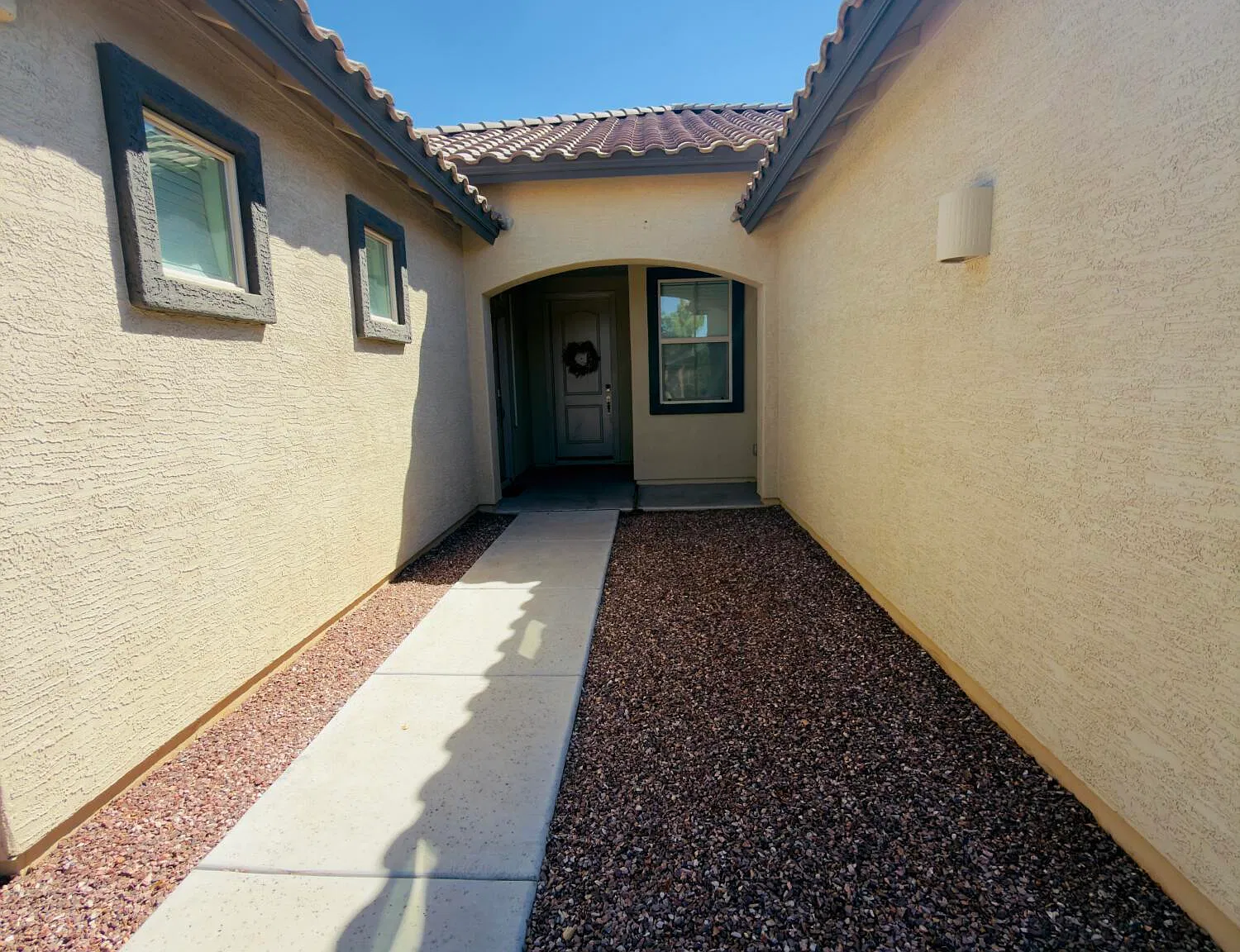4 bed, 3.0 bath, 2299 sqft, $2,995 — Photo 4