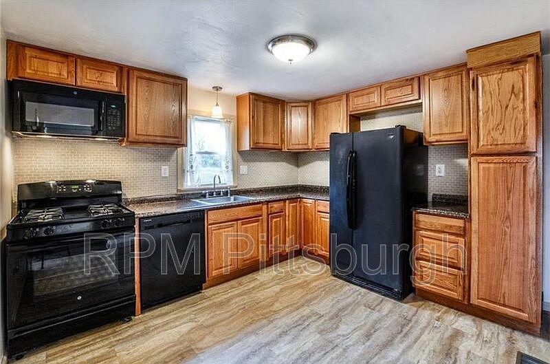 1st image of 2624 Lynnhaven Dr