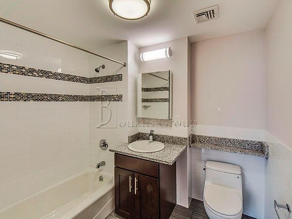 3rd image of 2627 28th St APT 2B