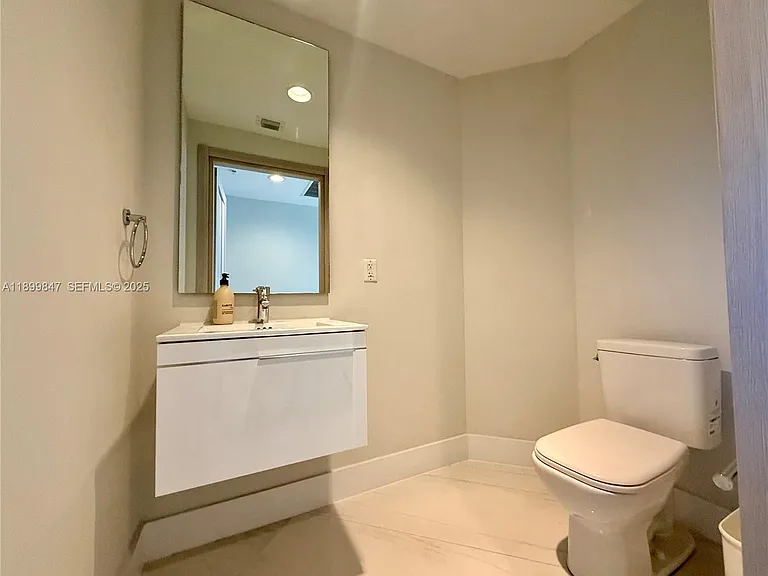 17111 Biscayne Blvd #409 — Photo 7