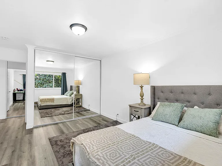 2500 Miramar Ave #203 — Photo 5
