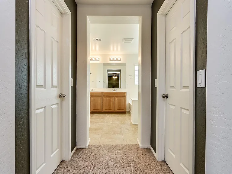 869 E Doral Ct — Photo 12
