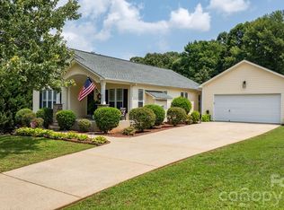 161 Winding Cedar Dr, Statesville, NC 28677