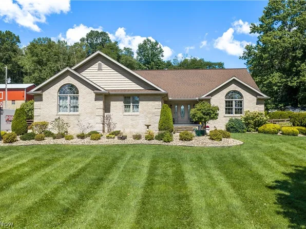 2705 Crooked Run Rd NW, New Philadelphia, OH 44663