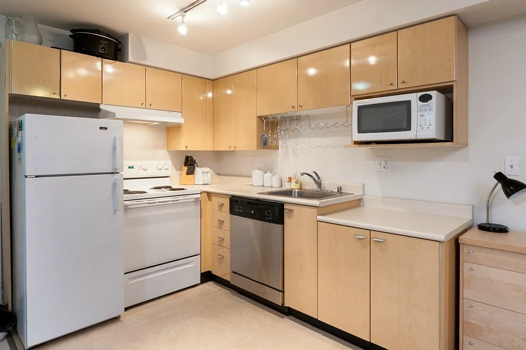 Studio, 385 sqft, $1,595 — Photo 3