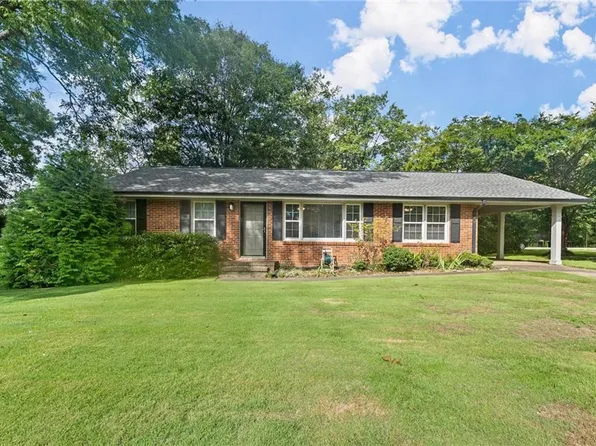 314 N 5th Ave, Winder, GA 30680