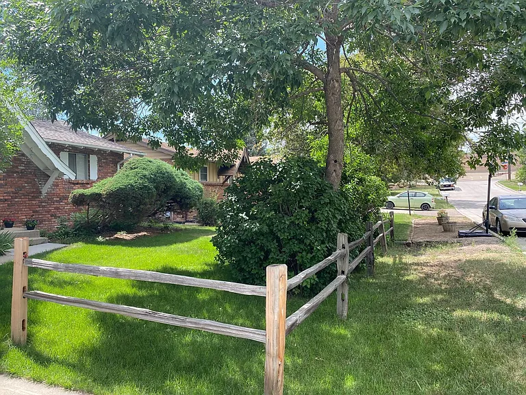 640 Ingalls St — Photo 4