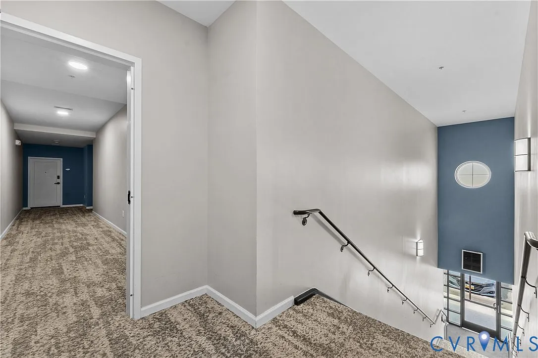 2 bed, 1037 sqft, $2,200 — Photo 2