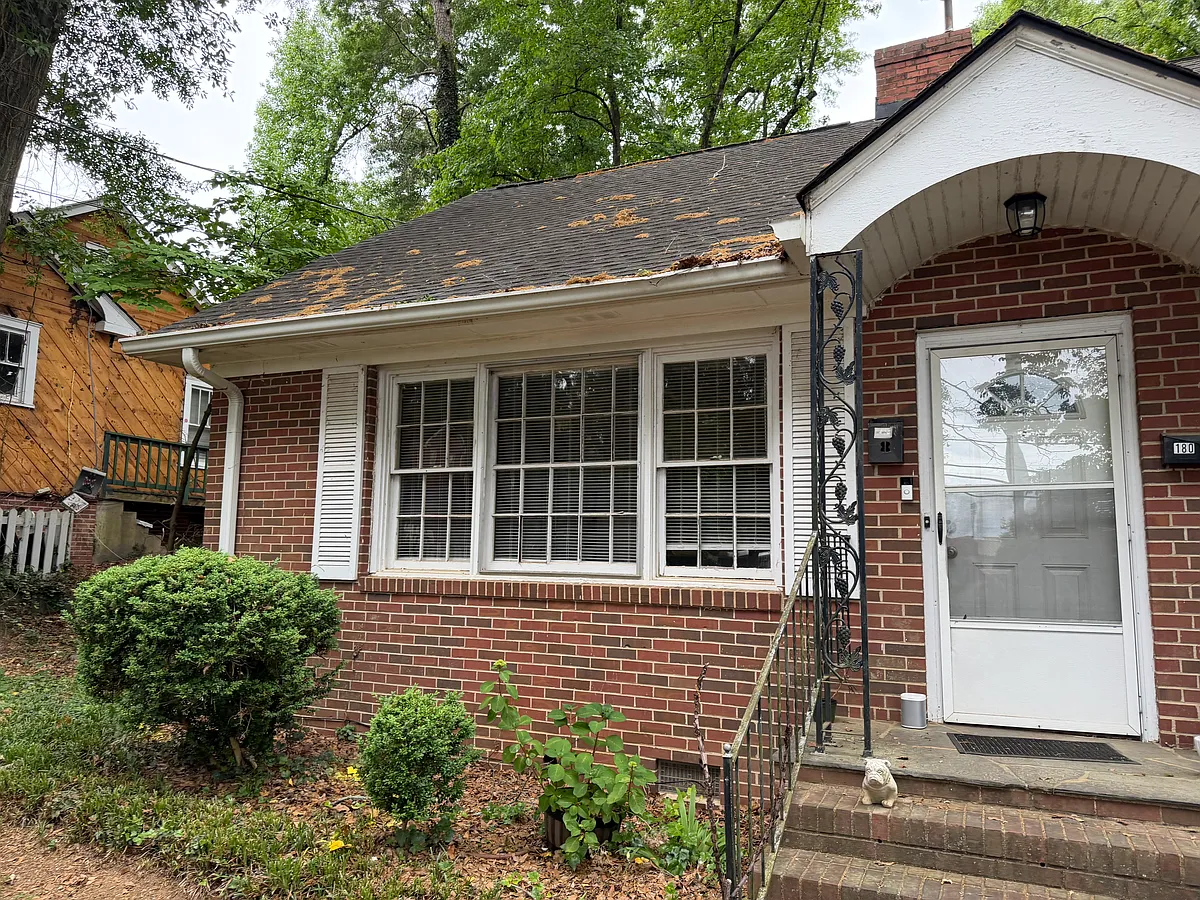 Building Photo - 180 Pinecrest Dr