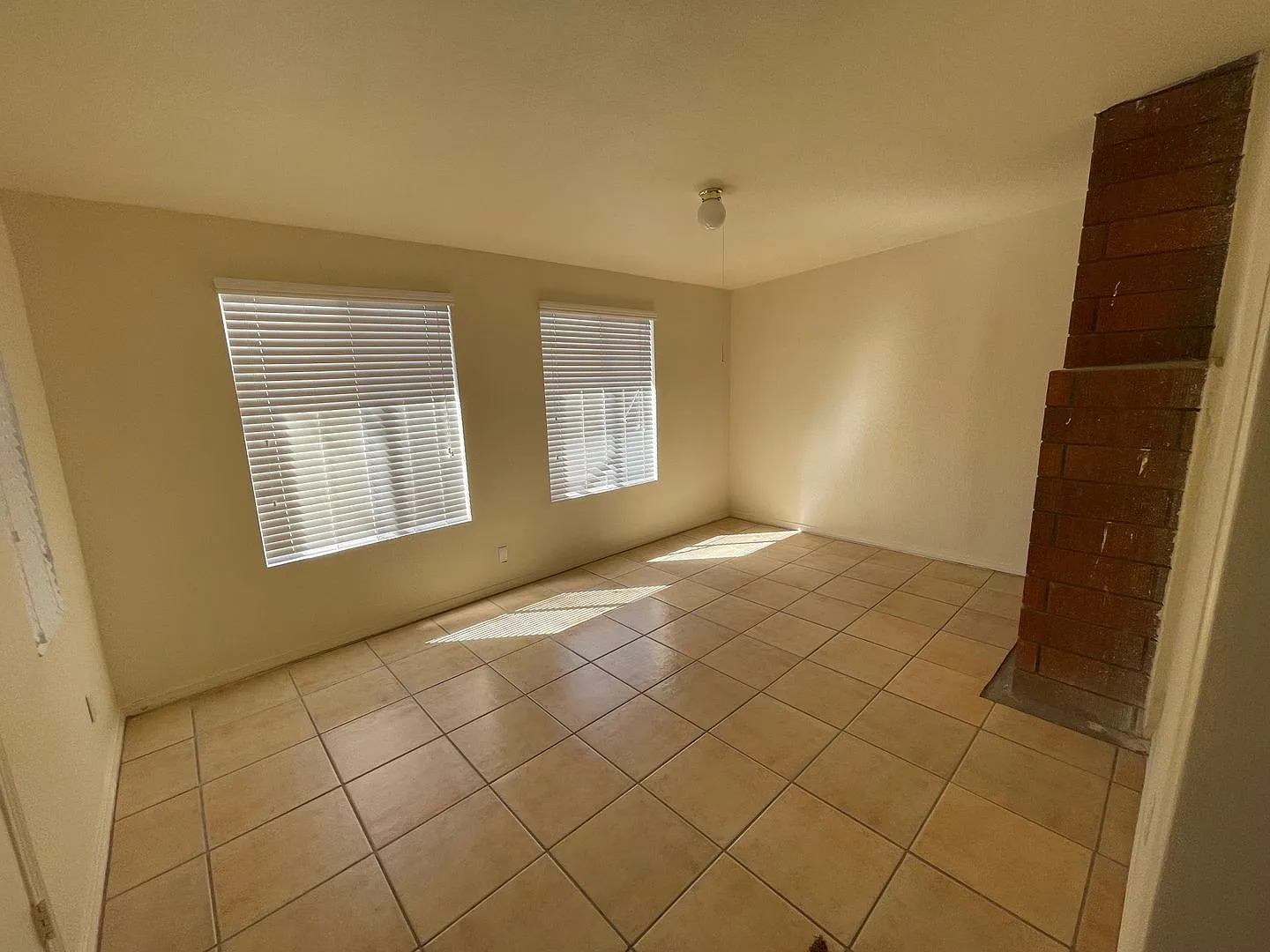 Hesperia-Refurbished- 3 Bedrooms, 2 Bathrooms + Den or Office, Large Property — Photo 4