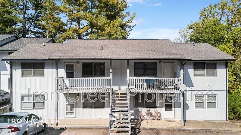2 bed, 1.0 bath, 840 sqft, $1,295 — Photo 1