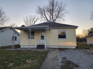 109 Mathis St, Wilsonville, IL 62093