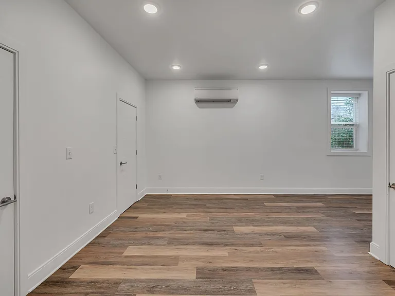 807B Porter Rd — Photo 7