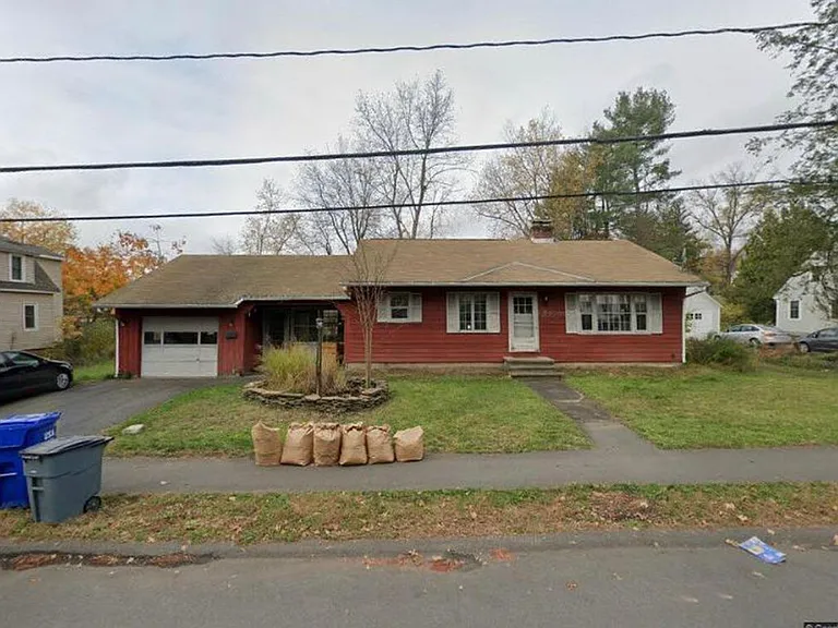 23 Shumway St — Photo 3