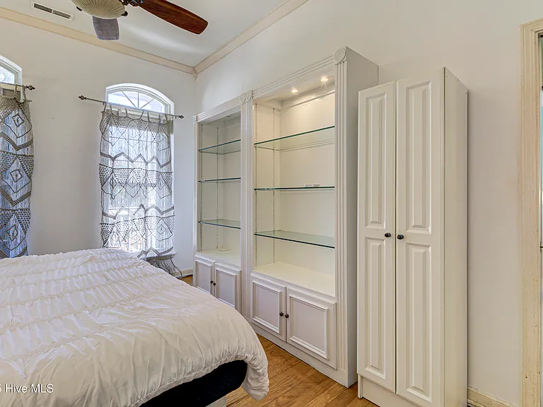 613 Clarendon Ave — Photo 28