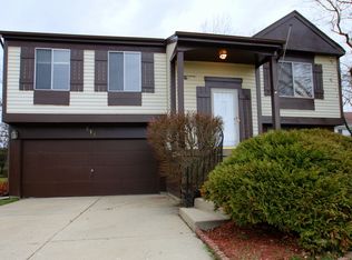 218 Albert Dr, Vernon Hills, IL