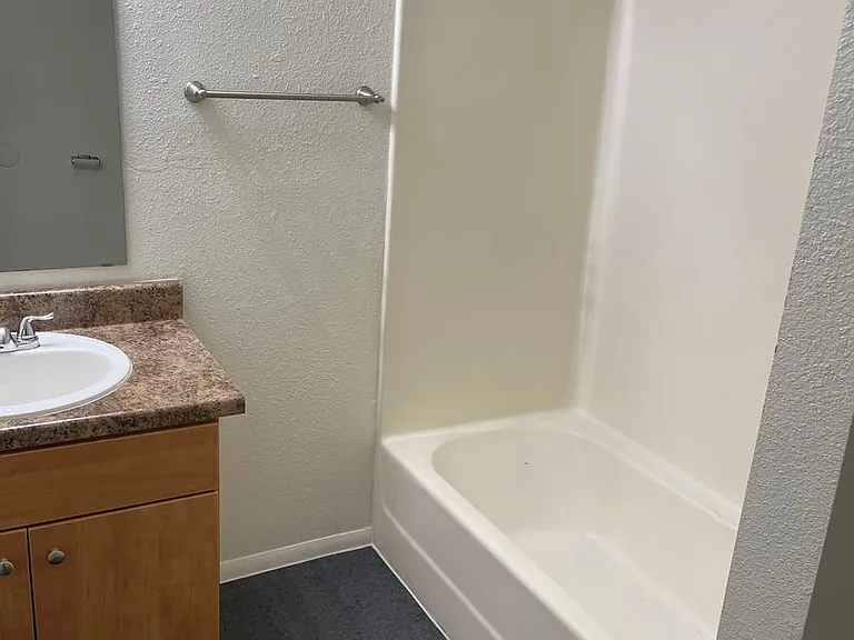 2234 W Hazelwood St — Photo 28
