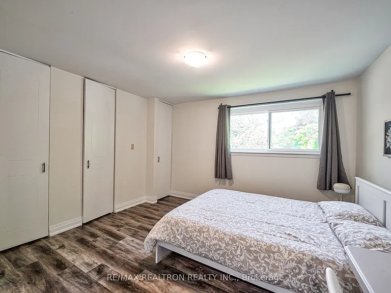 50 Axsmith Cres — Photo 28