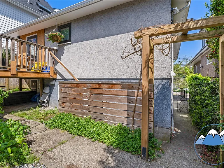 1918 E 19th Ave — Photo 12