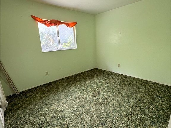 5th image of 825 Glades St