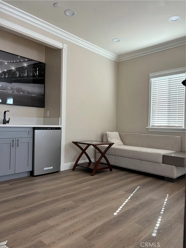 4 bed, 2100 sqft, $5,990 — Photo 3