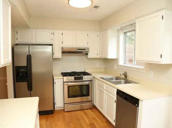 396 Wynridge Ln, Charlottesville, VA 22901