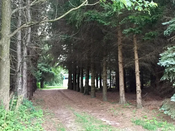 2042 Lilac Rd, Hillsdale, MI 49242