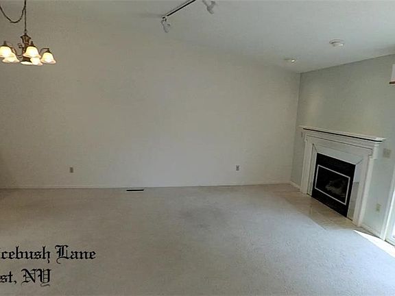 4th image of 16 Spicebush Ln