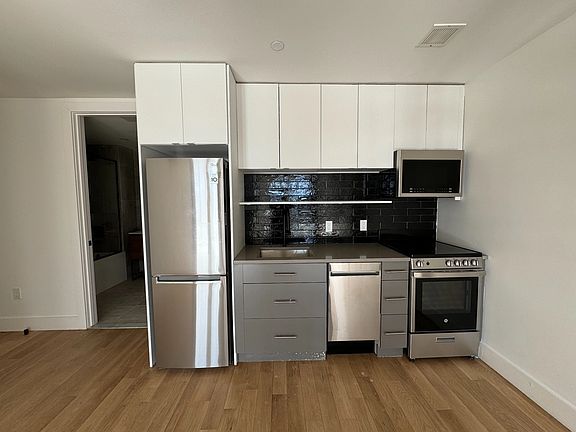 4th image of 352 Meeker Ave #604