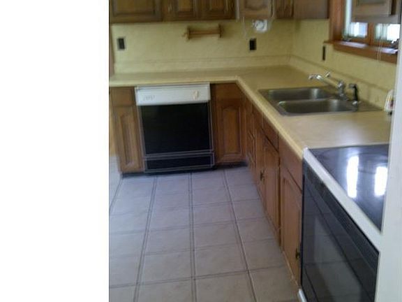 3rd image of 84 Washington St