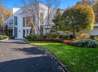 65 Wildwood Dr, Syosset, NY 11791