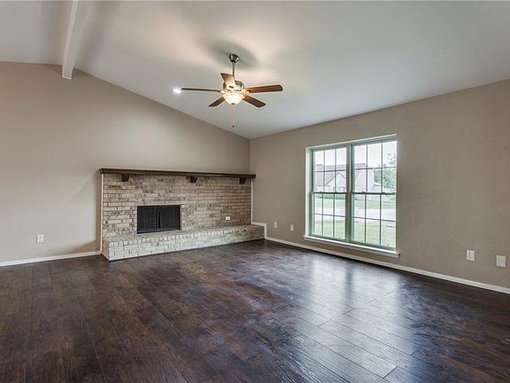 5th image of 909 Melissa Ln