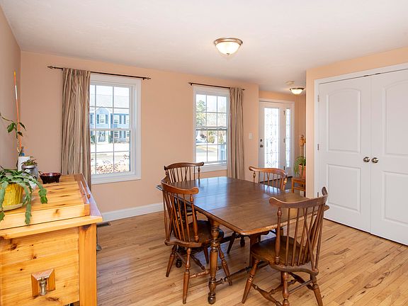 3rd image of 42 Arbor Ridge