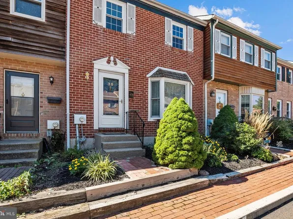38 Gatehouse Ln, Doylestown, PA 18901