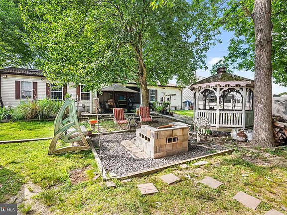 5th image of 212 Karen Dr