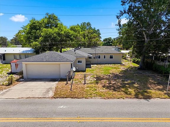 3rd image of 813 ELLERBE WAY
