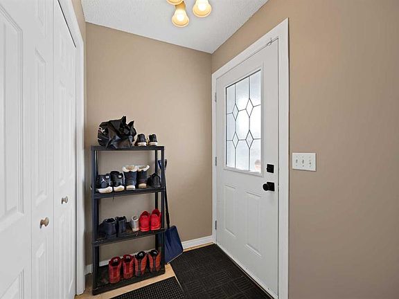 3rd image of 127 Whitehaven Rd NE